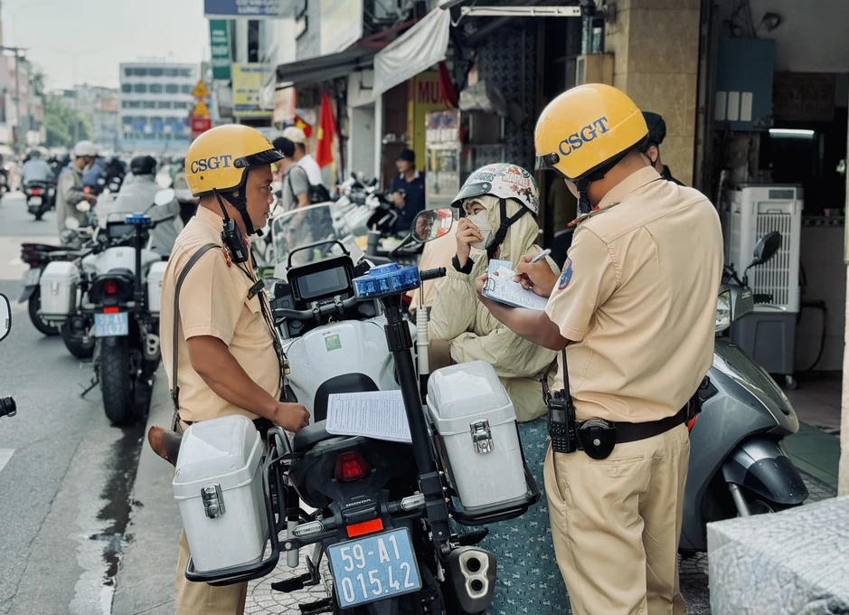 Mức phạt lỗi 'không mang' và 'không có' giấy tờ xe khác nhau thế nào? Mức phạt lỗi 'không mang' và 'không có' giấy tờ xe khác nhau thế nào?