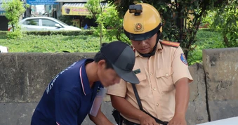 Mức phạt lỗi 'không mang' và 'không có' giấy tờ xe khác nhau thế nào?