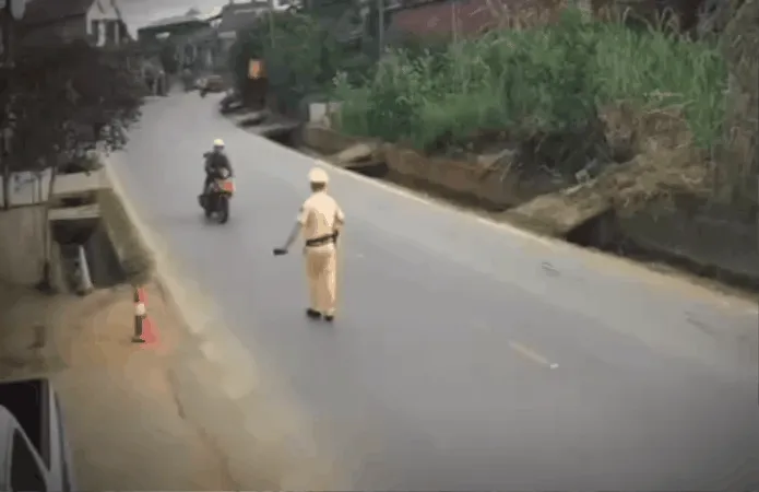 Nam thanh niên bị phạt 5 triệu đồng vì không chấp hành hiệu lệnh của CSGT Nam thanh niên bị phạt 5 triệu đồng vì không chấp hành hiệu lệnh của CSGT