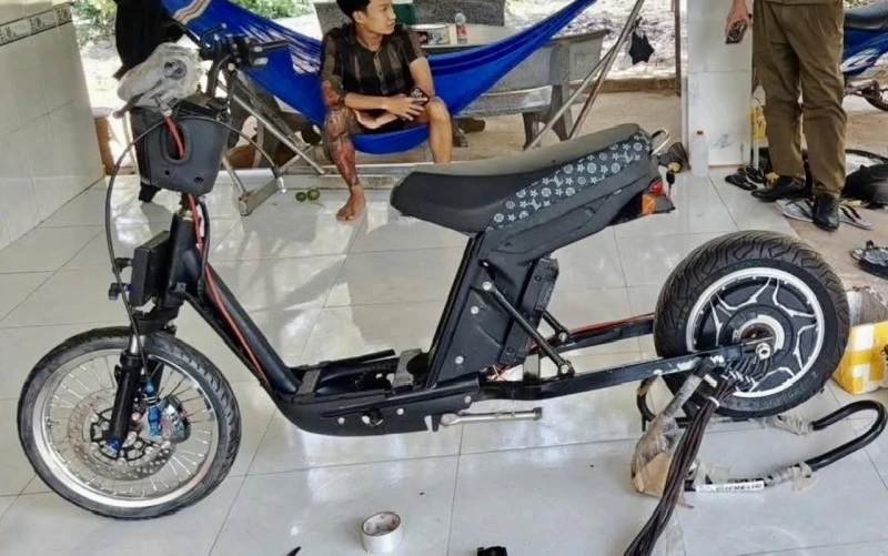 Ngăn chặn tai nạn giao thông từ việc học sinh điều khiển xe máy điện độ chế Ngăn chặn tai nạn giao thông từ việc học sinh điều khiển xe máy điện độ chế
