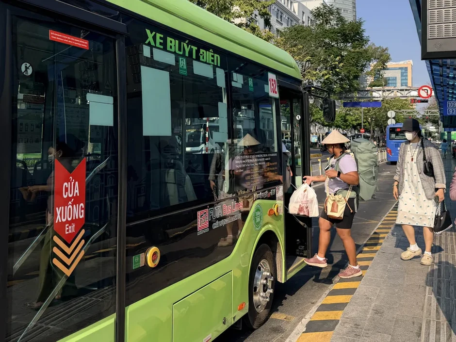 Ngày đầu triển khai cấp Thẻ giao thông công cộng cho 4 nhóm ưu tiên Ngày đầu triển khai cấp Thẻ giao thông công cộng cho 4 nhóm ưu tiên