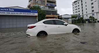 Nghệ An: Ô tô chết máy la liệt, tài xế mòn mỏi chờ cứu hộ