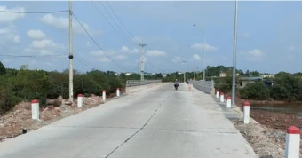 Người dân phản ánh cầu đang thi công xuất hiện vết nứt, đại diện UBND phường nói gì?