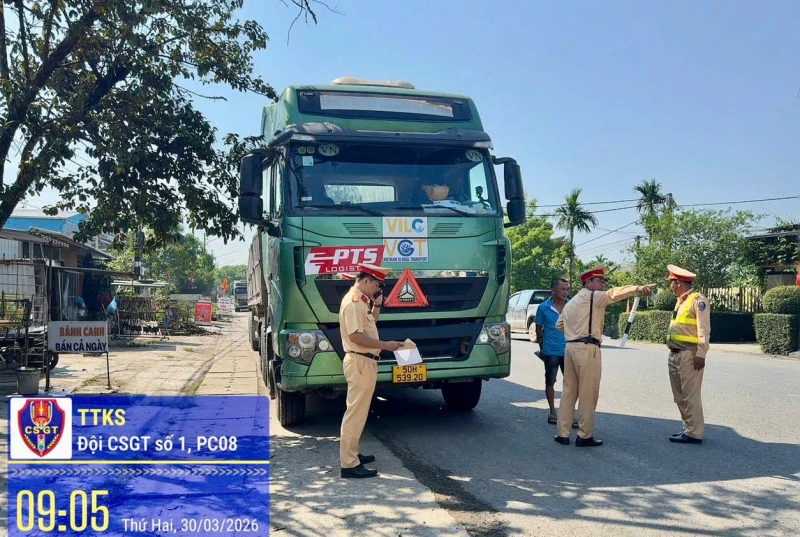 Nguy cơ tai nạn rình rập trên Quốc lộ 49 Nguy cơ tai nạn rình rập trên Quốc lộ 49