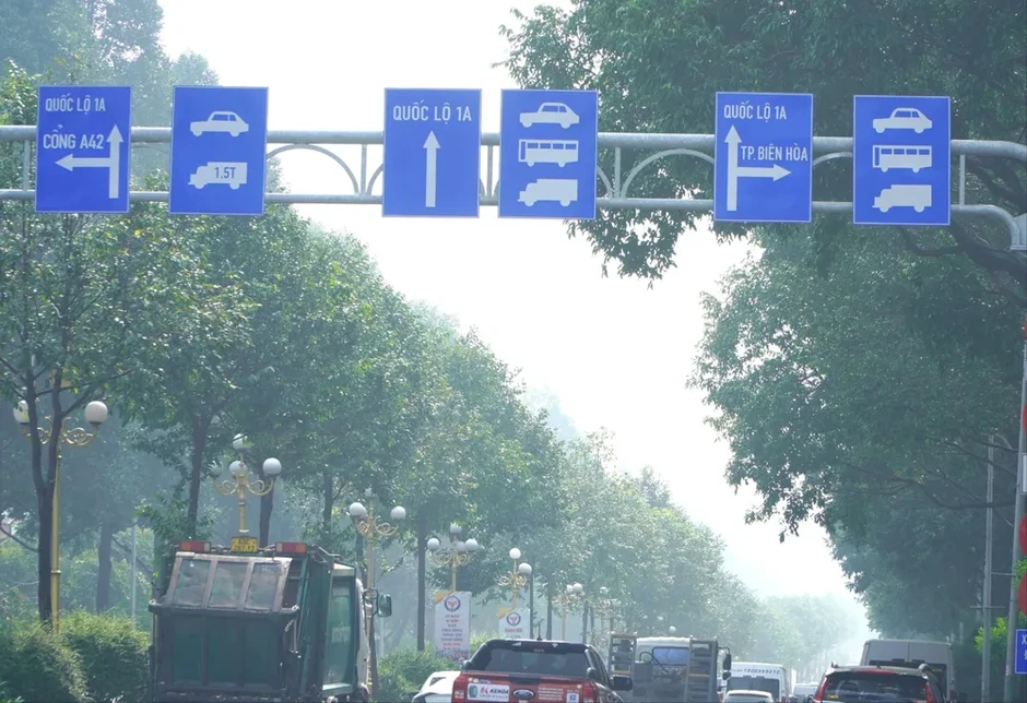 Nhan nhản biển báo giao thông vẫn ghi địa danh cũ Nhan nhản biển báo giao thông vẫn ghi địa danh cũ