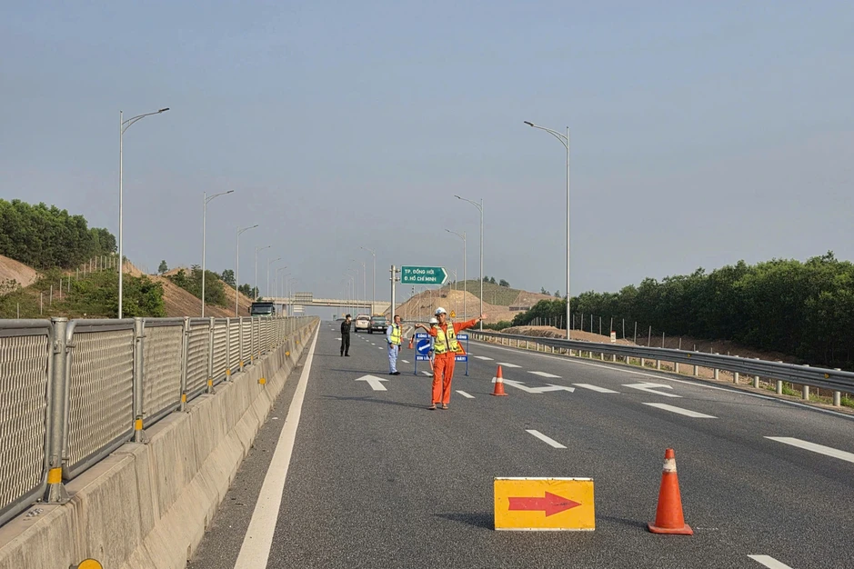 Nhiều đoạn trên cao tốc qua Quảng Trị cấm đường trong ngày 5/5 Nhiều đoạn trên cao tốc qua Quảng Trị cấm đường trong ngày 5/5