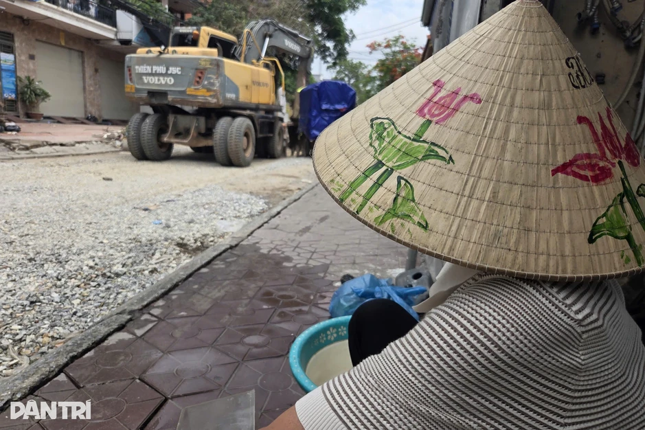 Nhiều học sinh rơi xuống hố công trình giữa phố ở Hải Phòng Nhiều học sinh rơi xuống hố công trình giữa phố ở Hải Phòng
