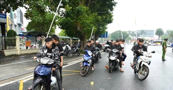 Nhóm 16 thanh thiếu niên mang hung khí, chạy xe náo loạn đường phố Huế