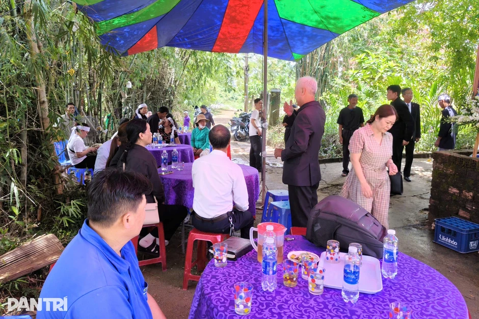 Nữ lao công tử nạn để lại 3 con thơ bơ vơ mồ côi cha mẹ Nữ lao công tử nạn để lại 3 con thơ bơ vơ mồ côi cha mẹ