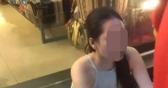 Nữ tài xế có biểu hiện lạ, gây tai nạn liên hoàn trên phố ở Hà Nội