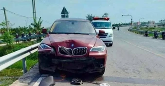 Ô tô BMW va chạm với xe máy, một người tử vong