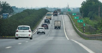 Ô tô chạy 100-120km/h phải giữ khoảng cách an toàn tối thiểu 100m