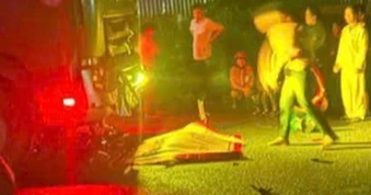 Ô tô đầu kéo va chạm với xe máy, 2 người tử vong