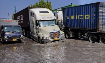 'Ổ voi' dày đặc đường vào khu chế xuất lớn nhất TP HCM