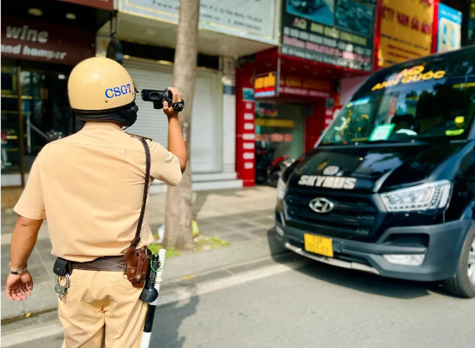 Phân biệt một và hai gạch trắng trên biển cấm đỗ xe Phân biệt một và hai gạch trắng trên biển cấm đỗ xe