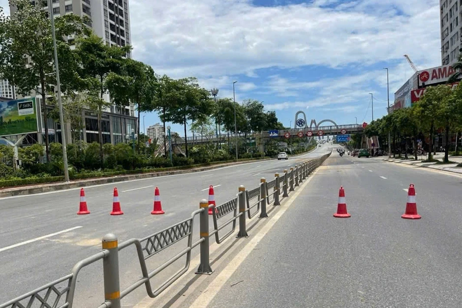 Phạt tài xế xe tải làm rơi bùn đất ra đường Võ Chí Công