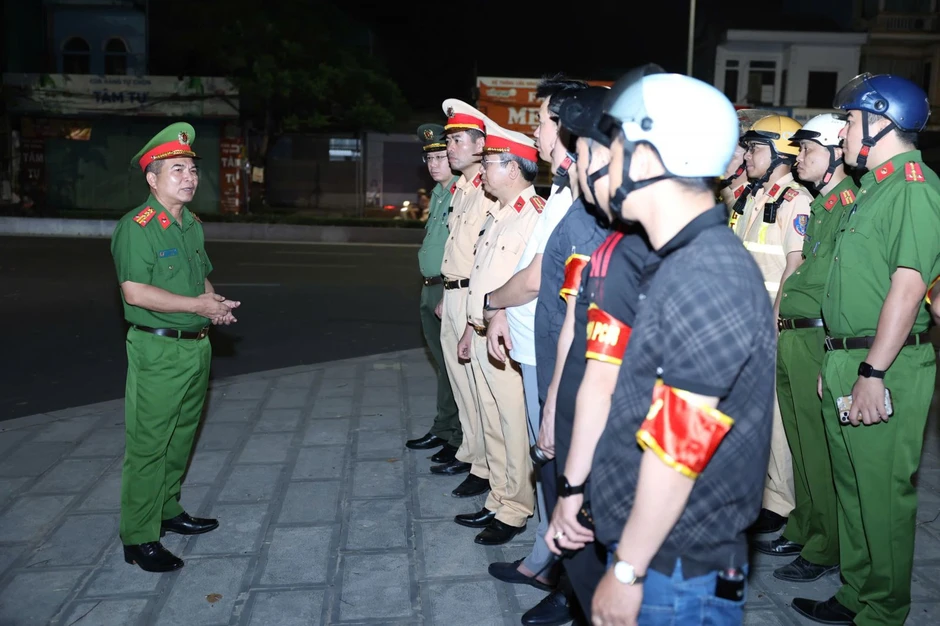 Phó Giám đốc Công an Ninh Bình xuống đường chỉ đạo truy bắt 'quái xế' Phó Giám đốc Công an Ninh Bình xuống đường chỉ đạo truy bắt 'quái xế'