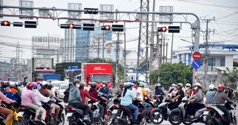 Quốc lộ 1 qua Bến Lức thường xuyên ùn ứ, chờ nâng cấp nút giao Long Kim
