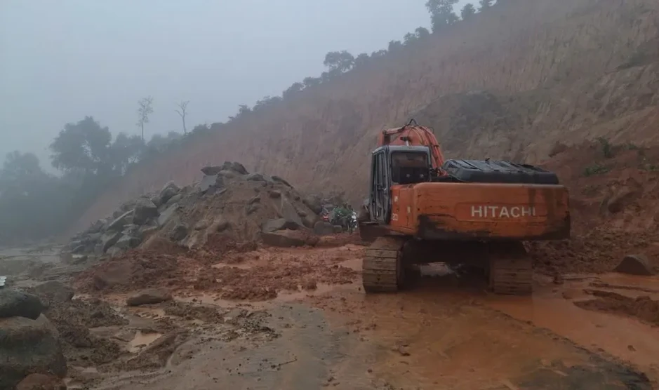 Quốc lộ 28, đèo Prenn lại sạt lở sau các đợt mưa lớn Quốc lộ 28, đèo Prenn lại sạt lở sau các đợt mưa lớn