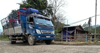 Quốc lộ “nát như tương” chưa sửa chữa đã bị lấn chiếm hành lang