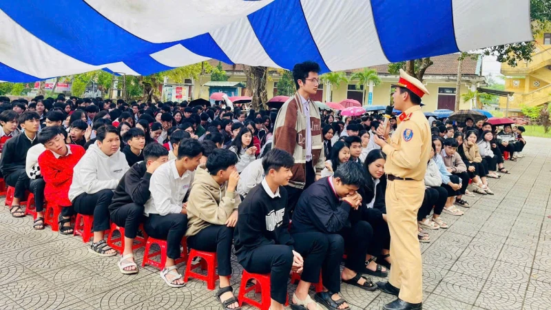 Răn đe, xử lý nghiêm thanh thiếu niên tiềm ẩn nguy cơ cao gây mất an toàn giao thông Răn đe, xử lý nghiêm thanh thiếu niên tiềm ẩn nguy cơ cao gây mất an toàn giao thông