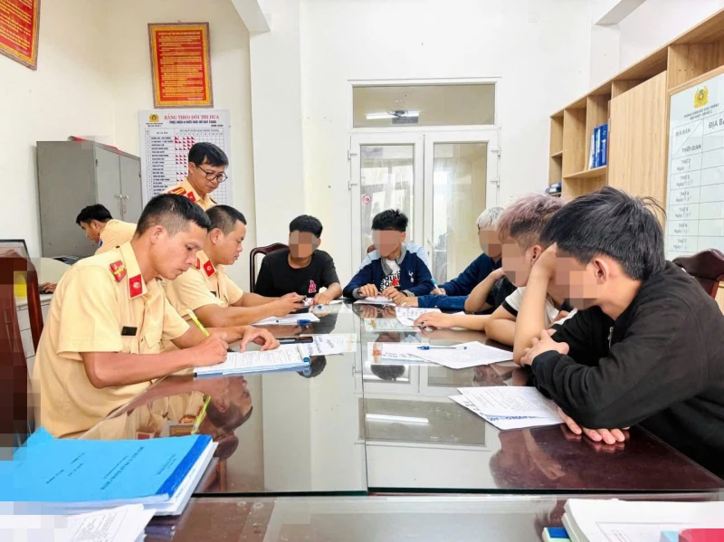 Răn đe, xử lý nghiêm thanh thiếu niên tiềm ẩn nguy cơ cao gây mất an toàn giao thông Răn đe, xử lý nghiêm thanh thiếu niên tiềm ẩn nguy cơ cao gây mất an toàn giao thông
