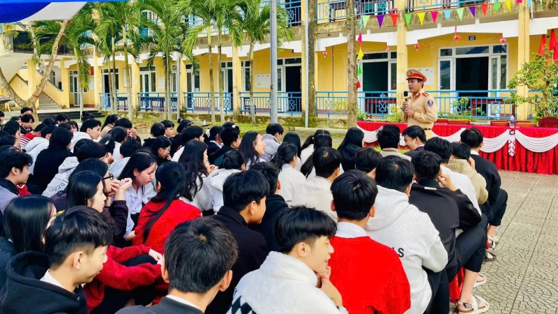 Răn đe, xử lý nghiêm thanh thiếu niên tiềm ẩn nguy cơ cao gây mất an toàn giao thông Răn đe, xử lý nghiêm thanh thiếu niên tiềm ẩn nguy cơ cao gây mất an toàn giao thông