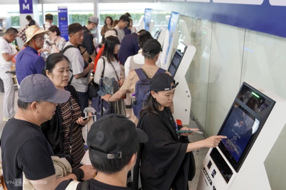 Sân bay Đà Nẵng thí điểm lối đi riêng cho khách dùng VNeID Sân bay Đà Nẵng thí điểm lối đi riêng cho khách dùng VNeID