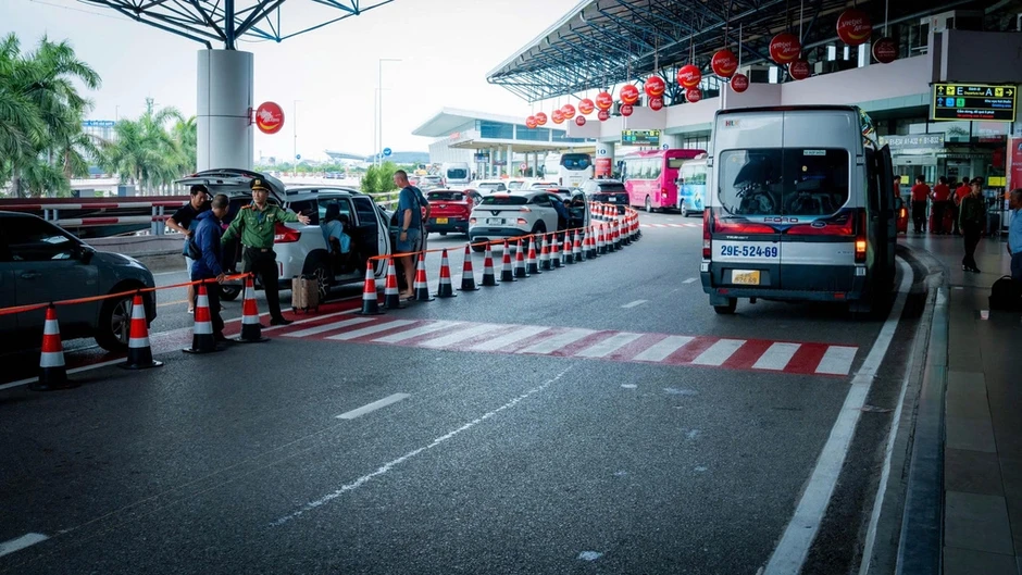 Sân bay Nội Bài thông thoáng ngày đầu thay đổi phương án đón, trả khách Sân bay Nội Bài thông thoáng ngày đầu thay đổi phương án đón, trả khách