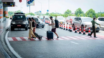 Sân bay Nội Bài thông thoáng ngày đầu thay đổi phương án đón, trả khách