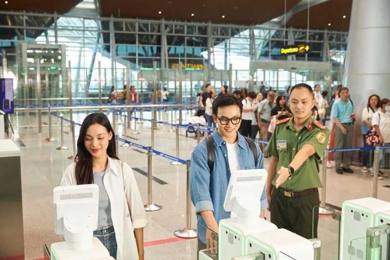 Siết chặt an ninh cửa ngõ hàng không Đà Nẵng, không để tội phạm có... “đất sống” Siết chặt an ninh cửa ngõ hàng không Đà Nẵng, không để tội phạm có... “đất sống”
