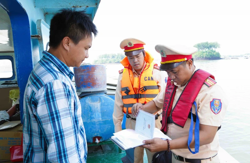 Siết chặt an toàn giao thông đường thủy trên địa bàn Đồng Nai