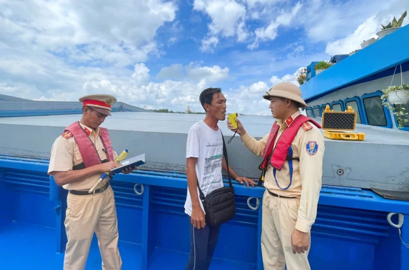 Siết chặt an toàn giao thông đường thủy trên địa bàn Đồng Nai