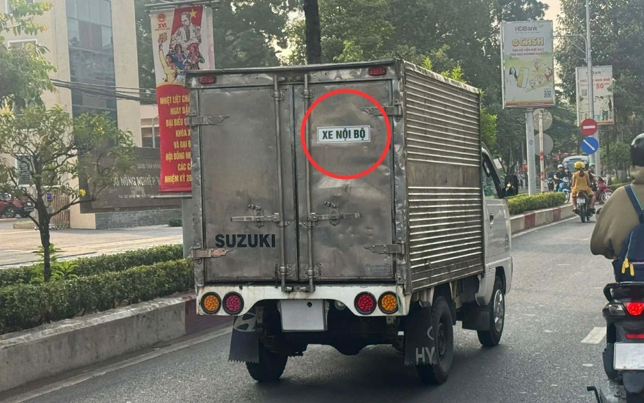 Siết chặt quy định về phương tiện vận tải dán nhãn 'xe nội bộ' Siết chặt quy định về phương tiện vận tải dán nhãn 'xe nội bộ'
