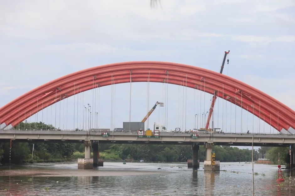Sửa cầu Ông Lớn kéo dài gây ùn tắc đường Nguyễn Văn Linh Sửa cầu Ông Lớn kéo dài gây ùn tắc đường Nguyễn Văn Linh
