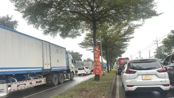 Sửa cầu Ông Lớn kéo dài gây ùn tắc đường Nguyễn Văn Linh