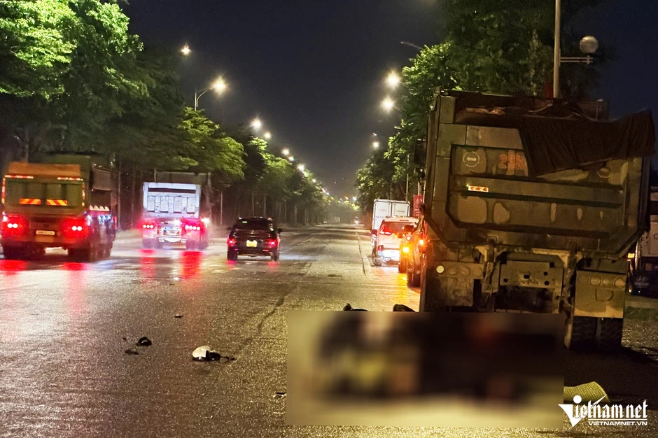 Tai nạn giao thông giữa lúc trời mưa giông ở Hà Nội, 2 người tử vong tại chỗ Tai nạn giao thông giữa lúc trời mưa giông ở Hà Nội, 2 người tử vong tại chỗ