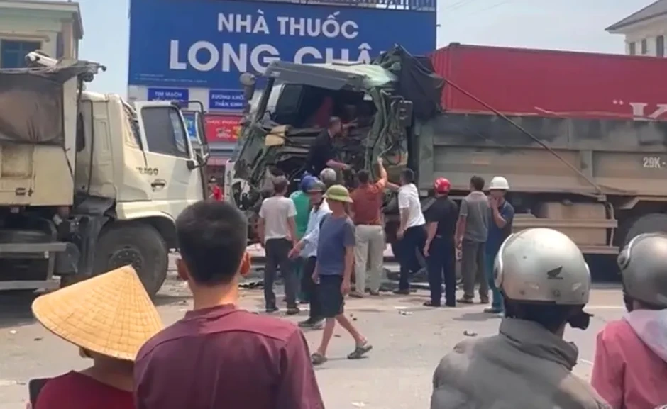 Tai nạn giữa 3 ô tô trên quốc lộ 1A, một người tử vong Tai nạn giữa 3 ô tô trên quốc lộ 1A, một người tử vong