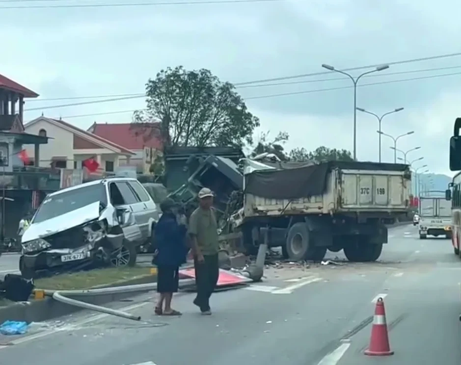 Tai nạn giữa 3 ô tô trên quốc lộ 1A, một người tử vong Tai nạn giữa 3 ô tô trên quốc lộ 1A, một người tử vong