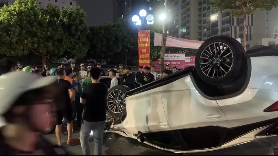 Tai nạn liên hoàn giữa 6 ô tô và 1 xe máy Tai nạn liên hoàn giữa 6 ô tô và 1 xe máy