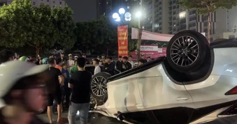 Tai nạn liên hoàn giữa 6 ô tô và 1 xe máy