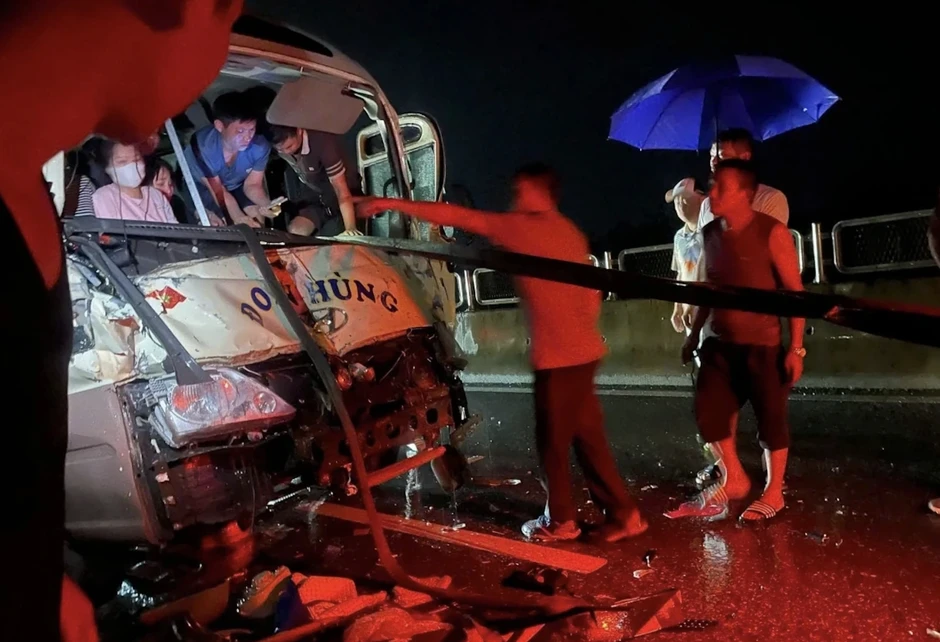 Tai nạn liên hoàn trên cao tốc Tuyên Quang - Phú Thọ, nhiều người bị thương Tai nạn liên hoàn trên cao tốc Tuyên Quang - Phú Thọ, nhiều người bị thương