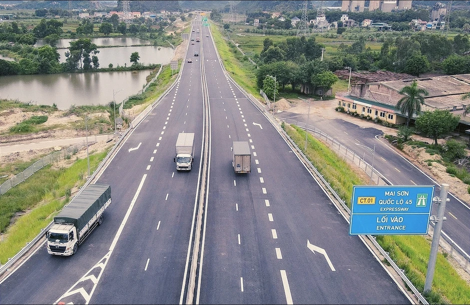 Tài xế lo bị phạt nguội vì 'biển tốc độ điện tử' trên cao tốc Bắc - Nam Tài xế lo bị phạt nguội vì 'biển tốc độ điện tử' trên cao tốc Bắc - Nam