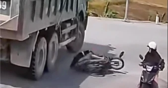 Tài xế ô tô tải chuyển hướng không đúng quy định gây tai nạn rồi bỏ đi