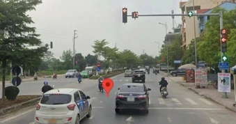 Tài xế quay đầu khi đèn rẽ trái báo đỏ có bị xử phạt không?