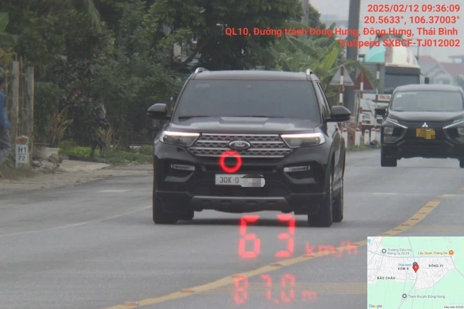 Tài xế taxi bị phạt 19 triệu đồng vì vượt đèn đỏ ở Hà Nội