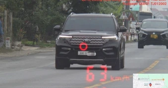 Tài xế taxi bị phạt 19 triệu đồng vì vượt đèn đỏ ở Hà Nội
