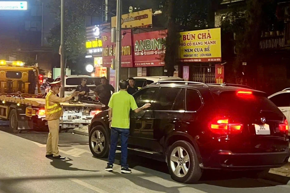 Tài xế xe BMW có hơi men bị phạt 19 triệu đồng trong đêm 30/4 Tài xế xe BMW có hơi men bị phạt 19 triệu đồng trong đêm 30/4
