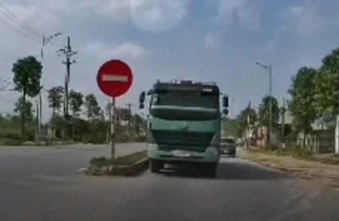 Tài xế xe tải bị phạt 19 triệu đồng vì lái ô tô đi ngược chiều đường Tài xế xe tải bị phạt 19 triệu đồng vì lái ô tô đi ngược chiều đường