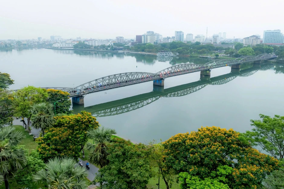 Tạm cấm hoàn toàn cầu Trường Tiền vào buổi đêm từ 1/6 Tạm cấm hoàn toàn cầu Trường Tiền vào buổi đêm từ 1/6